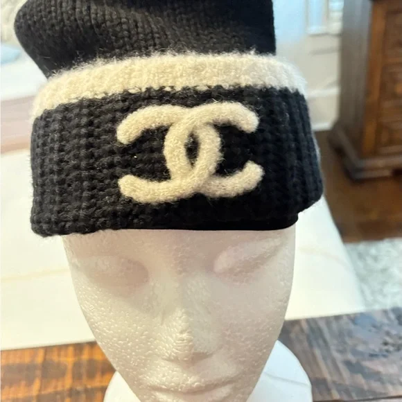 CHANEL Black and Cream Knit Beanie Chanel 23A Ivory Knit Cashmere Black CC Logo Fold Over  main image 3